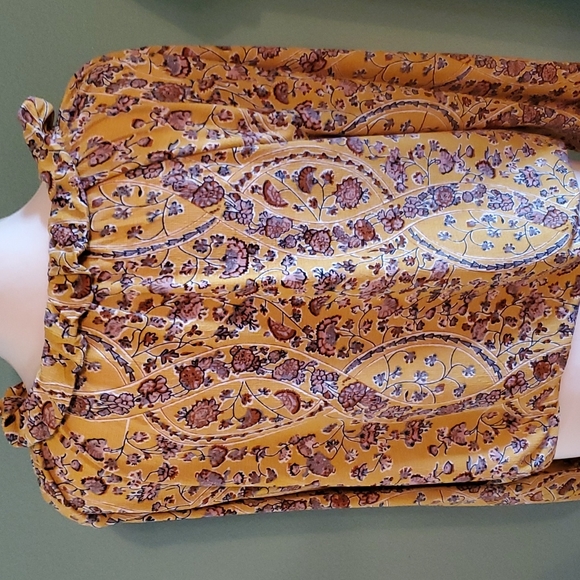 Floral l/s blouse, elastic at waist  and elastic end of sleeve w/ruffle - Picture 2 of 5